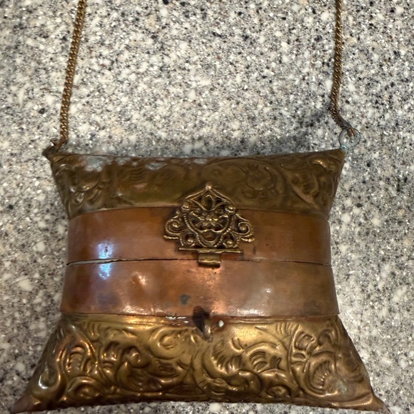 Antique 1920/1930 Pillow Purse Brass Copper Velvet Lined with Rope Chain - Picture 2 of 5